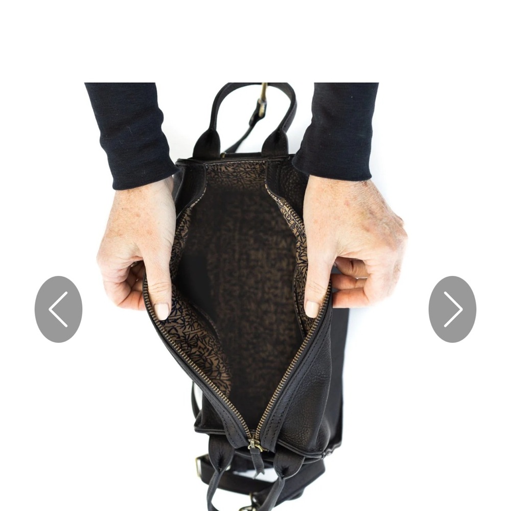 Women’s black saphan leather bag